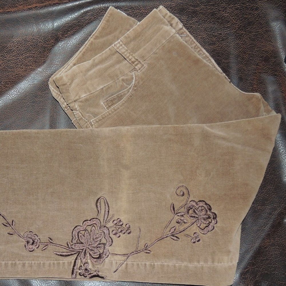 Vintage Chadwicks - Finely Corded 5 Pocket Wide Leg Relaxed Fit Embroidered